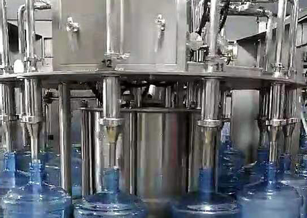 旋轉(zhuǎn)式桶裝水設(shè)備